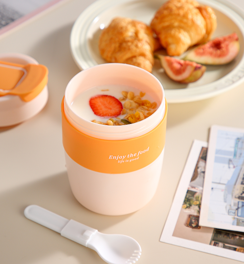 Portable dining cup with handle