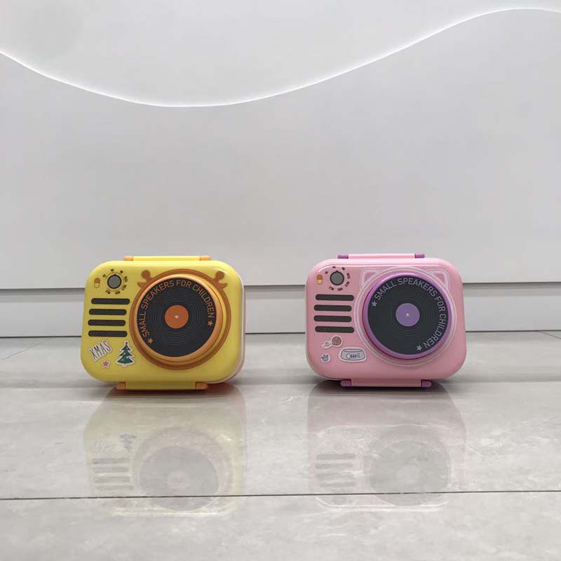 Cartoon retro radio shaped lunch box