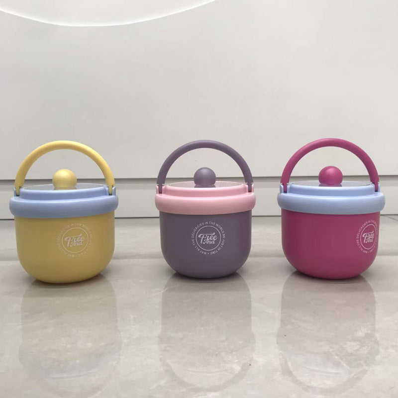 Sealed fresh-keeping cup with handle