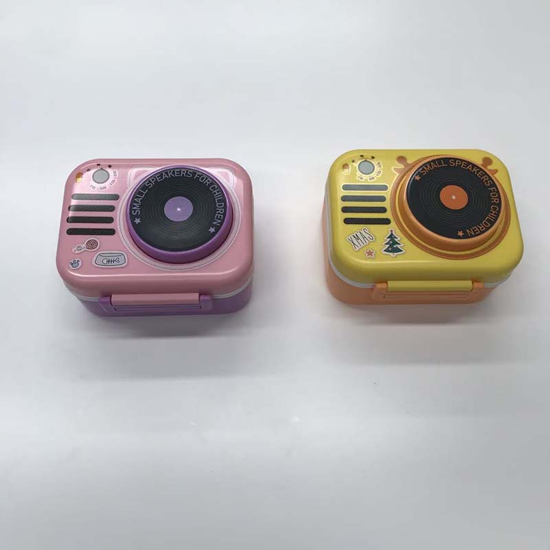 Cartoon retro radio shaped lunch box