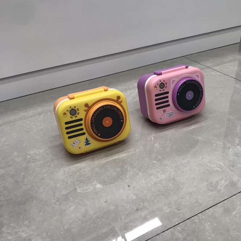 Cartoon retro radio shaped lunch box