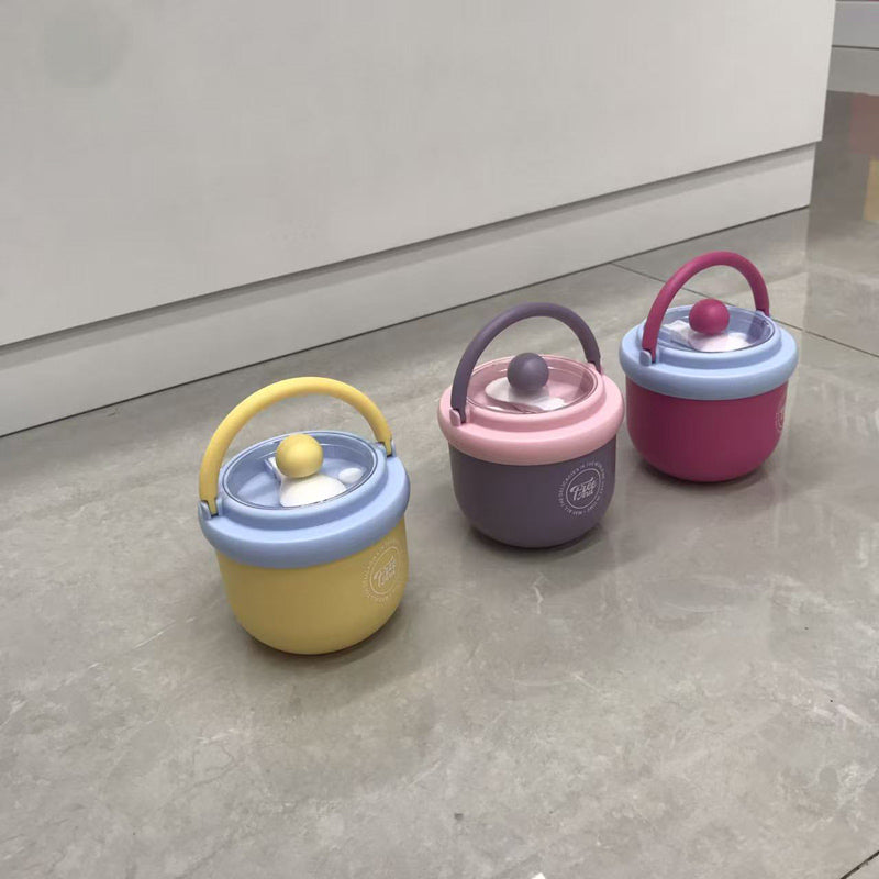 Sealed fresh-keeping cup with handle